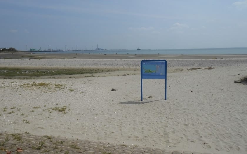 Foto Strand bij slufter en caisson Rammekenshoek