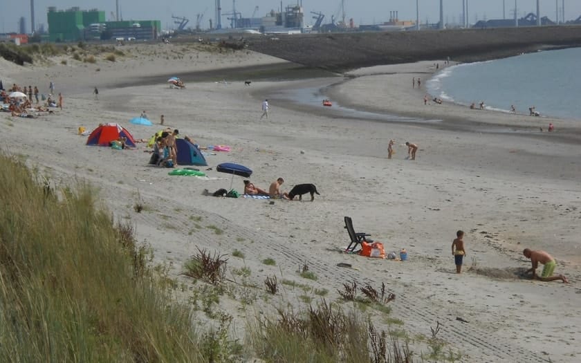 Foto Strand bij slufter en caisson Rammekenshoek